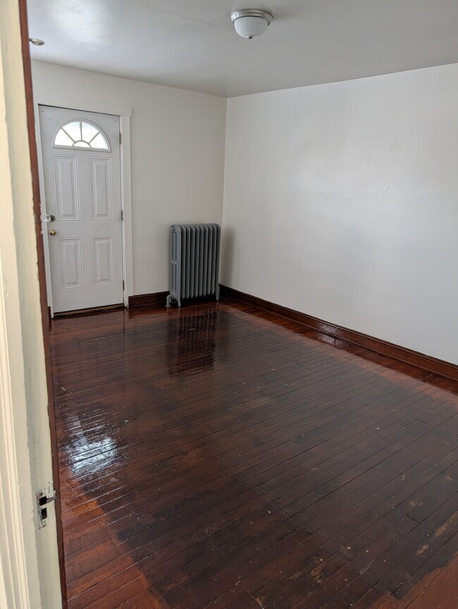 319 W 11th St unit 319 half, Hazleton, PA 18201 - photo 5