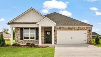 101 Creekridge St, Headland, AL 36345