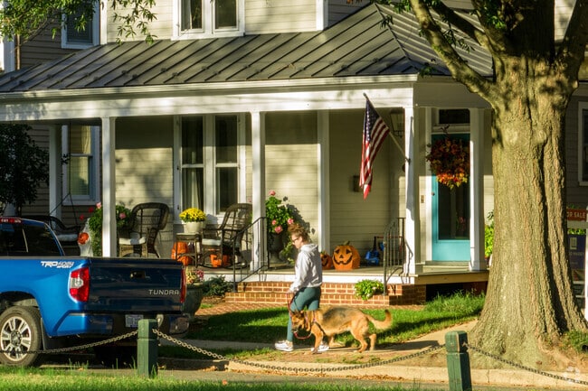 Grab your furry friend and take a leisurely stroll in Riverside's friendly neighborhood.