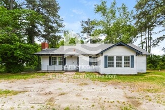 8439 King Rd, Fayetteville, NC 28306