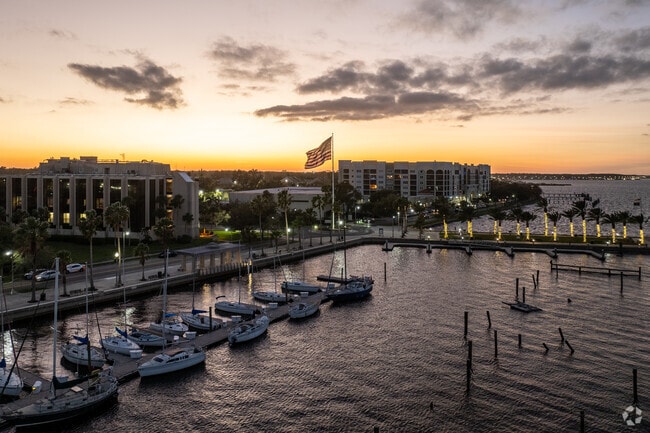 Sanford is a beautiful and thriving city on the banks of Lake Monroe and the St Johns River.