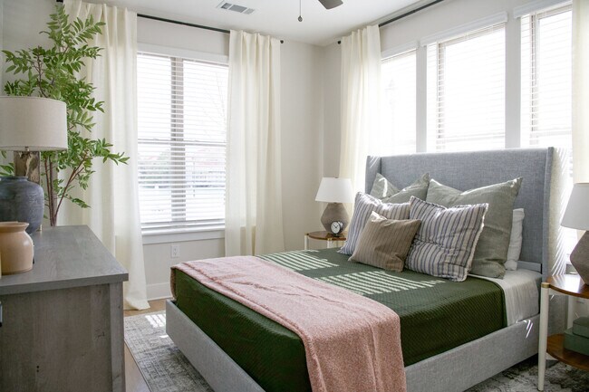 NOVEL University Place by Crescent Communities, Charlotte, NC 28262 - photo 5