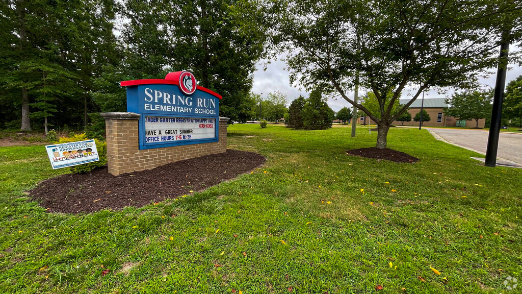 The Spring Run Elementary Schools serves grades K-5 in the Birkdale neighborhood.