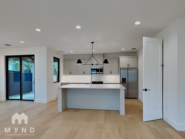 1119 Mahan Dr, Austin, TX 78721 - photo 5