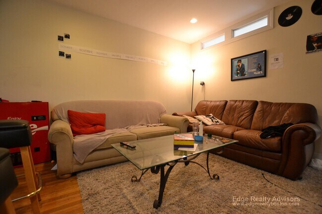 132 Pleasant St unit 2, Brookline, MA 02446 - photo 4