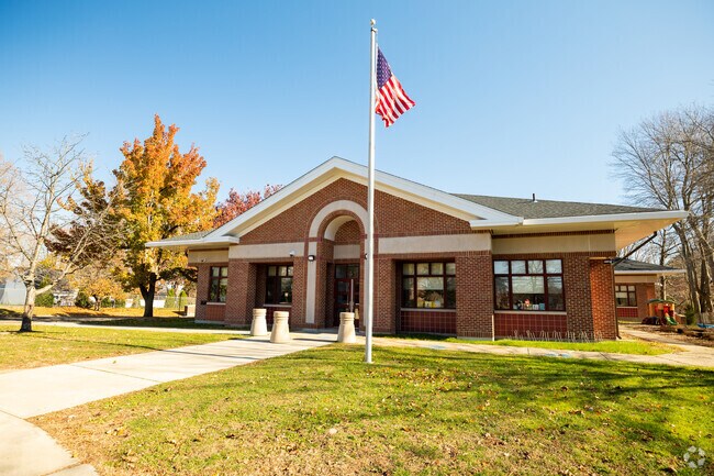 Farm Hill School provides education in the neighborhood of 
City Limits.
