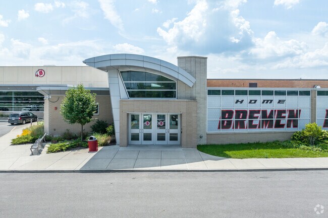 Bremen High School is a public school located in Midlothian, IL.