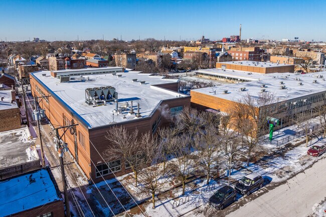Healy Elementary School is located located near Chinatown.