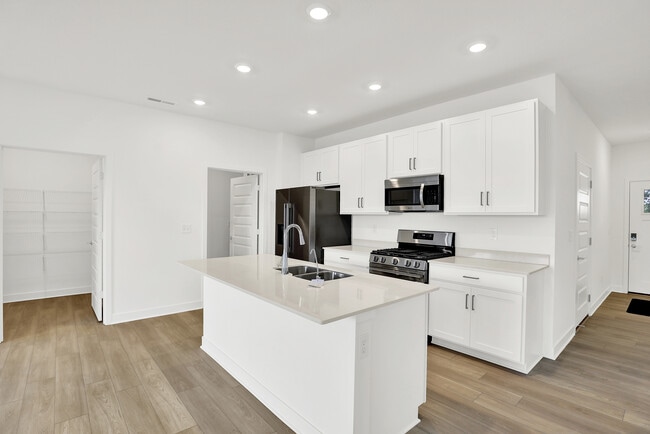 5262 Nettleton Way, Avon, IN 46123 - photo 2