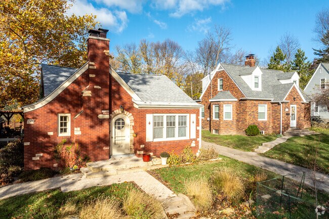 The homes in Morningside Glendale range from quaint bungalows to more modern two-story homes.