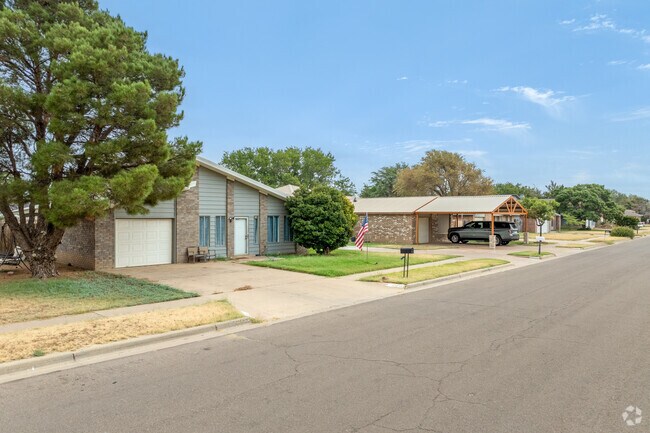 Mixed in with the ranch-style homes in West End you will find some midcentury moderns.