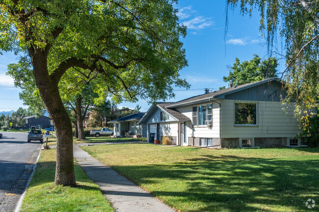 Bozeman Creek has a mixture of housing styles on each block.