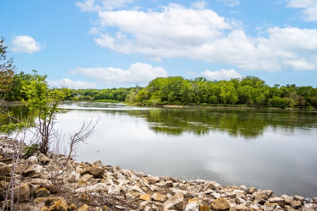 Saylorville's Cottonwood Recreational Area provides access to the river for fishing or canoeing.