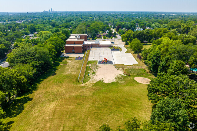 Ample green and outdoor space allows Stowe Elementary students to get outside to play and learn.