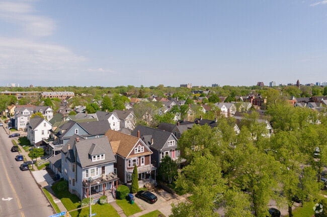 About a third of Elmwood Bidwell residents own their homes.