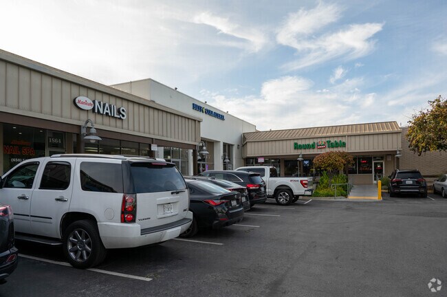 Parkside Plaza is a great place for all your shopping in the Parkside-San Mateo neighborhood.