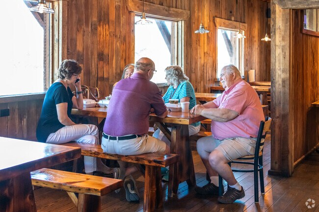 You can get some great food at Captain Porky's near the Heatherstone neighborhood.
