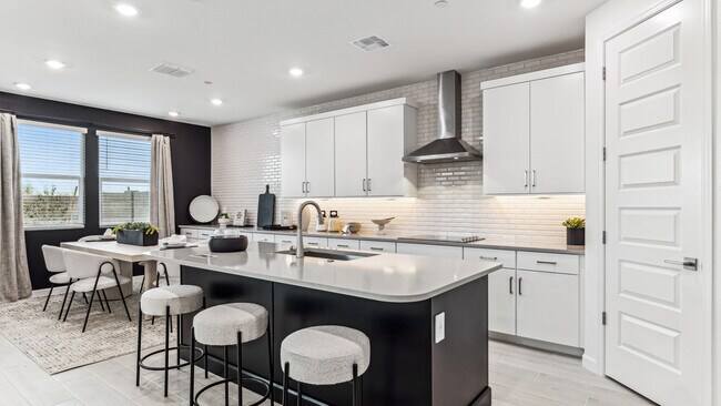 1168 E Kachina Trail, Phoenix, AZ 85042 - photo 6