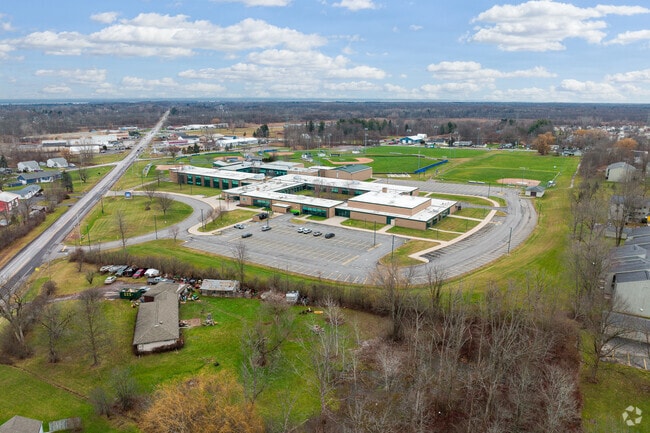 Gillette Road Middle School has 1,079 students in 2024.
