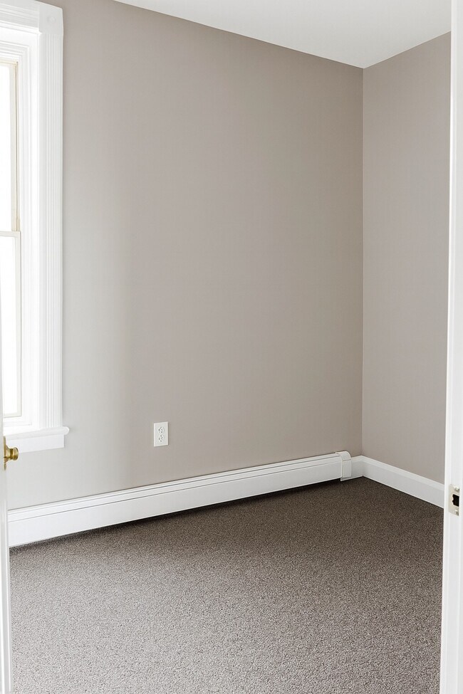 164 Main St unit 3, Cohoes, NY 12047 - photo 7