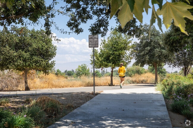 Runner enjoys the outdoors along the Kern River in Fairway Oaks.