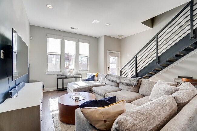 330 Helix Way, Charlotte, NC 28203 - photo 4