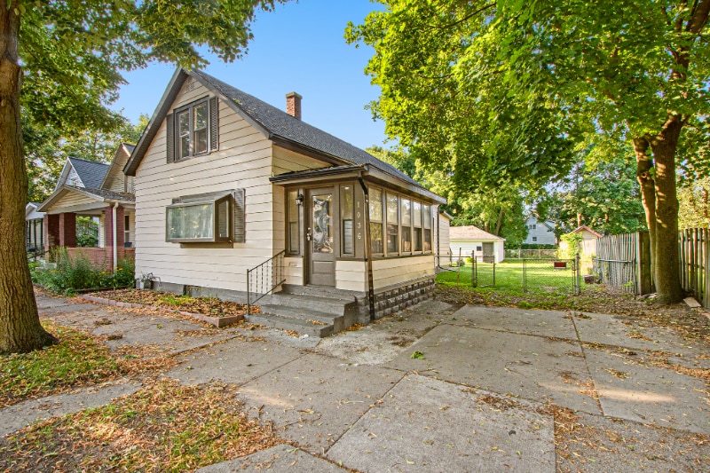 1036 Park St SW, Grand Rapids, MI 49504 - photo 1
