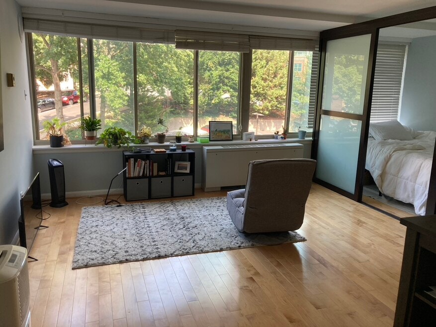 Taft Towers unit 409, Arlington, VA 22201 - photo 1