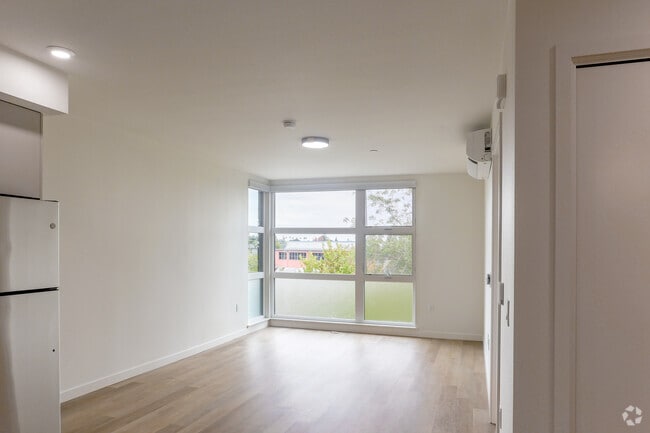 1BR, 1BA - 565SF - Living Room