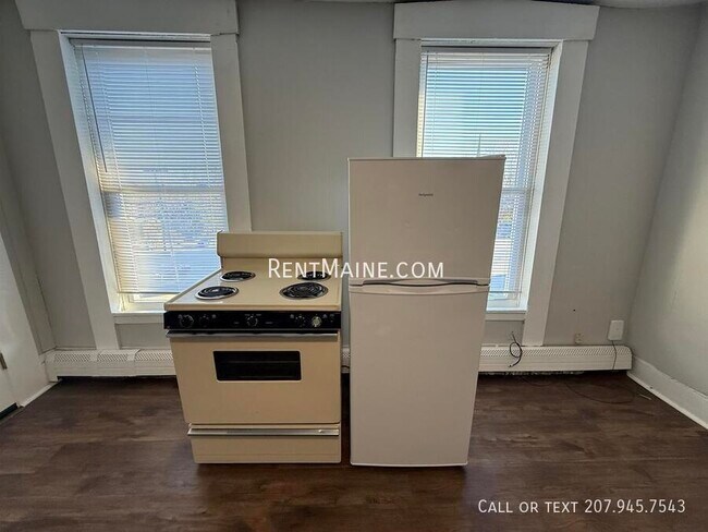 74 Court St unit 4, Bangor, ME 04401 - photo 7