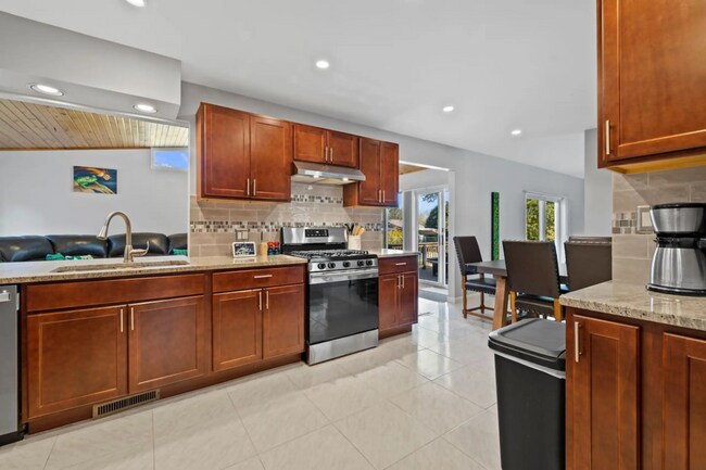 1723 Hillcrest Dr, Lake Geneva, WI 53147 - photo 5