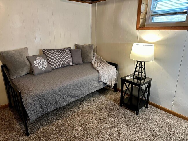 1200 N Orange St unit Basement Studio 4, Peoria, IL 61606 - photo 6