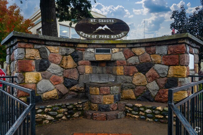 In Mount Shasta, the namesake mountain serves as a 14,163-foot draw for buyers and visitors alike.