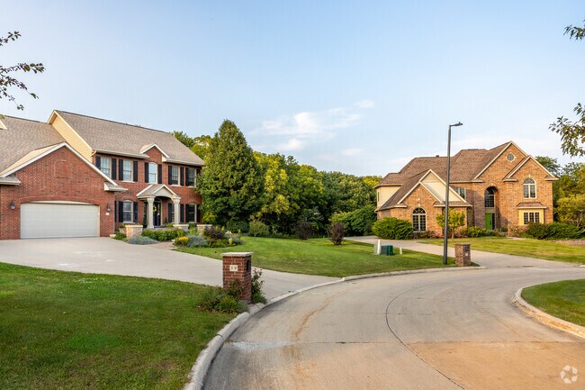 Large homes on cul-de-sacs are the norm in Walnut Ridge.
