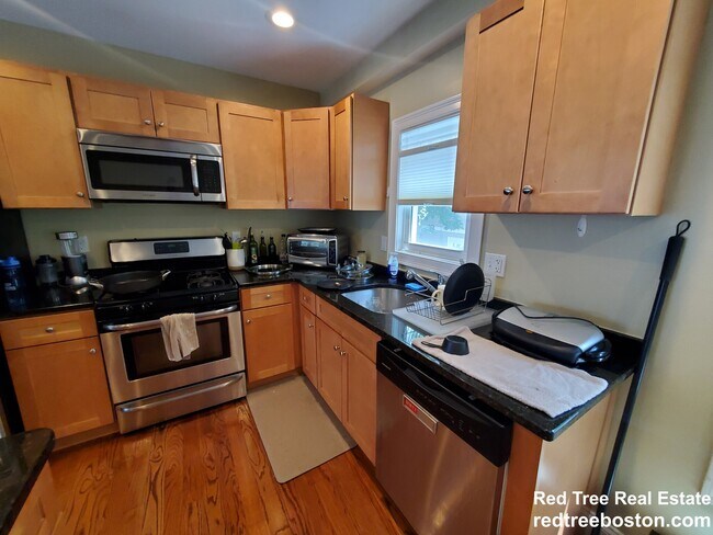 18 Plainfield St, Jamaica Plain, MA 02130 - photo 6
