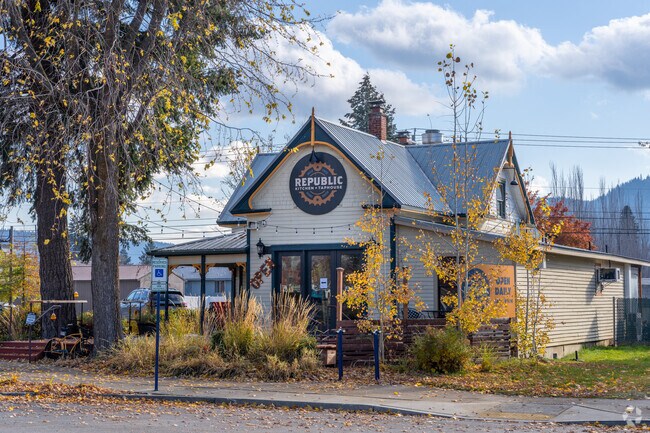 There are a couple restaurants within walking distance to the Milltown neighborhood.