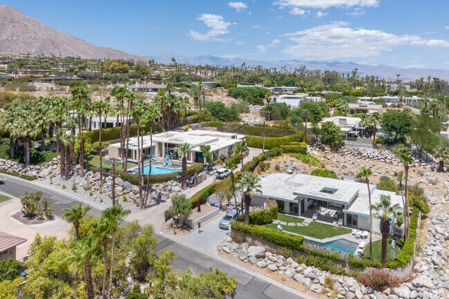 Palm trees and pools are a common sight in the Vista Las Palmas neighborhood.
