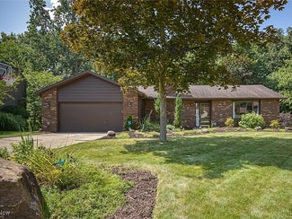 10266 Huntington Park Dr, Strongsville, OH 44136