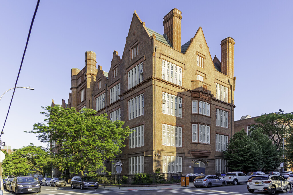 Ps 32 Belmont is a public school located in Bronx, NY.