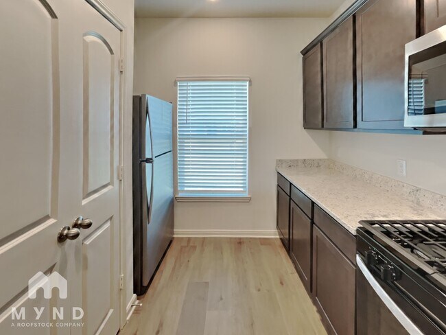 8213 Columbia Fls Rd, Ponder, TX 76259 - photo 5