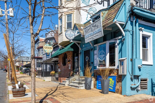 Some of the best restaurants in the Highlands area can be found in Forty Acres.