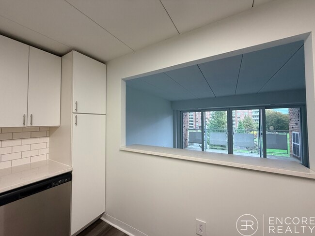 51 Hill Rd unit ONE BED, Belmont, MA 02478 - photo 2