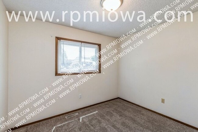 631 Crystal St, Ames, IA 50010 - photo 7