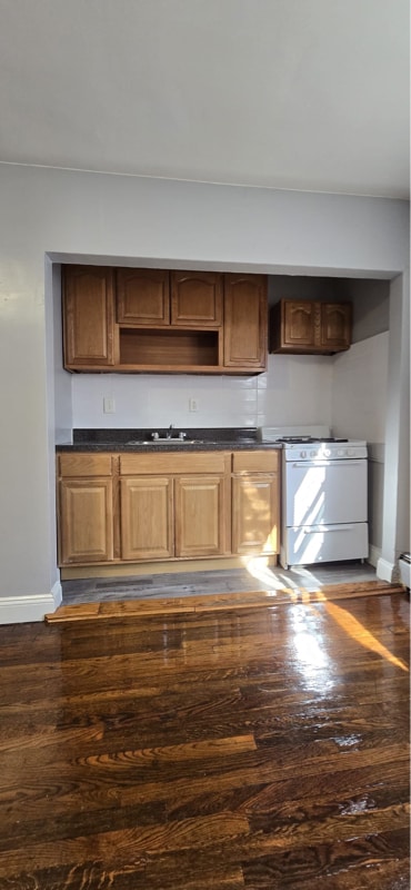 5 Rhode Island Ave, East Orange, NJ 07018