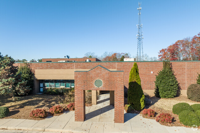 CW Davis Middle School serves in the Hall County School District.