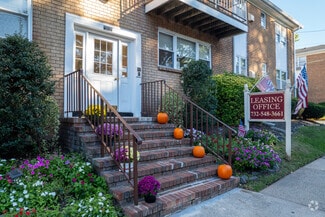 9 Koster Blvd, Edison, NJ 08837