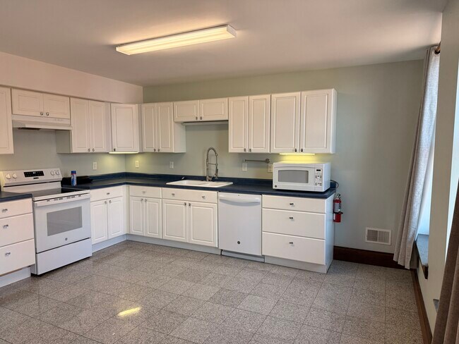 215 6th St unit 1, Calumet, MI 49913 - photo 6