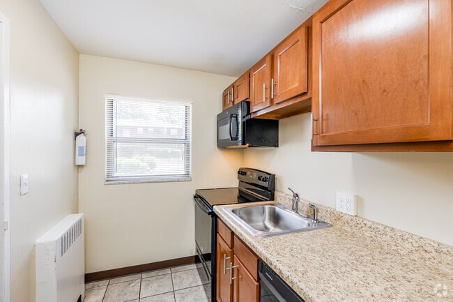 Cloverleaf Towers, Pittsburgh, PA 15236 - photo 2