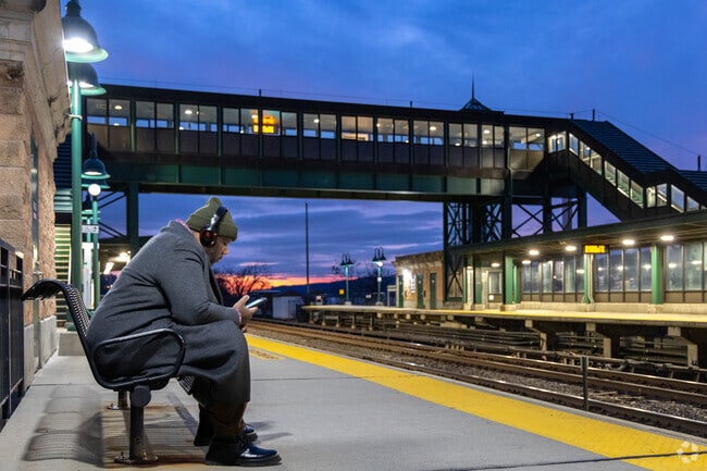 Northwest Yonkers residents rely on Greystone and Glenwood stations for an easy commute.