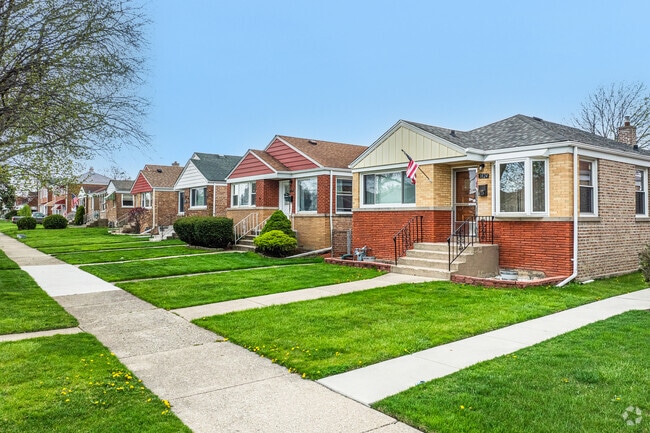 There are many midcentury bungalows in Melrose Park.